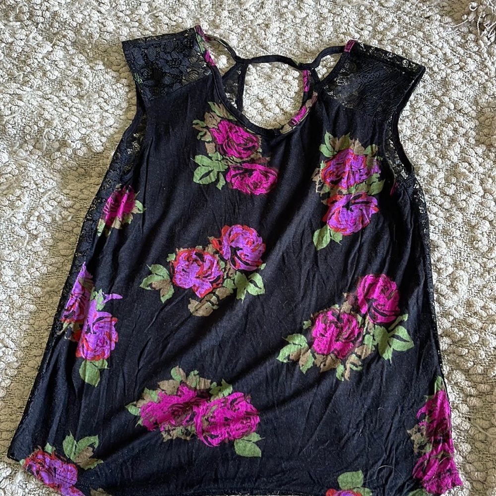 ‎Kirra XS Top. Black Floral